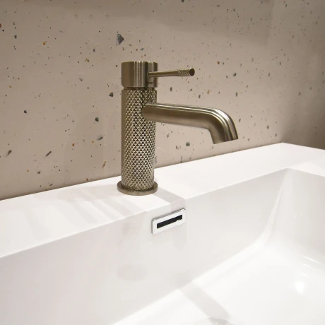 GRIFERIA LAVATORIO BAJO BRUSHED NICKEL - SIGNATURE GRIS