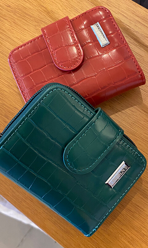 BILLETERA PALOMA VERDE INGLÉS