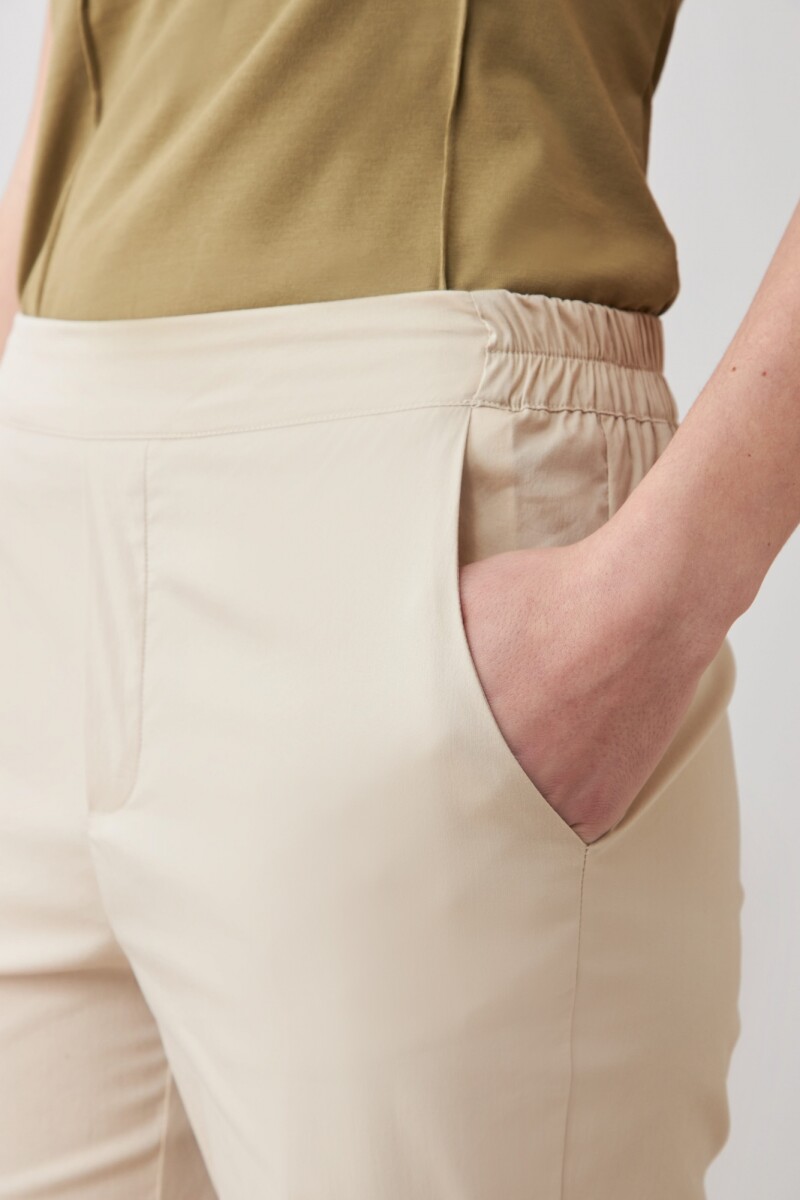 Pantalón recto beige
