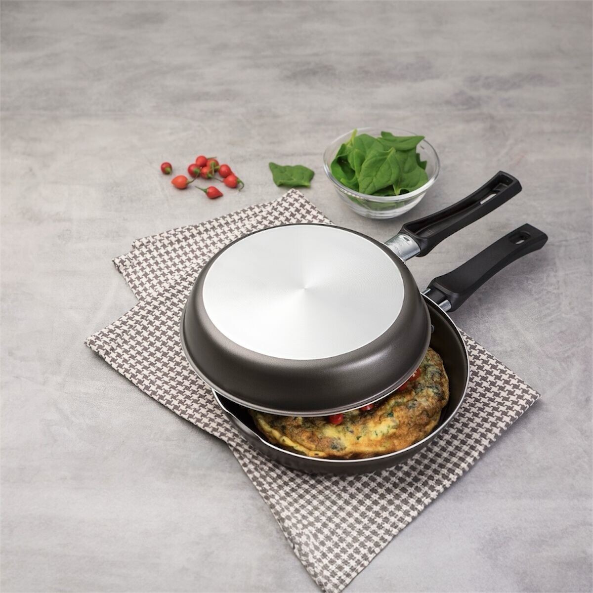 Omeletera en Aluminio con Antiadherente D20CM - Grafito 