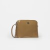 Bandolera Dyna En Efecto Cuero Charol Taupe