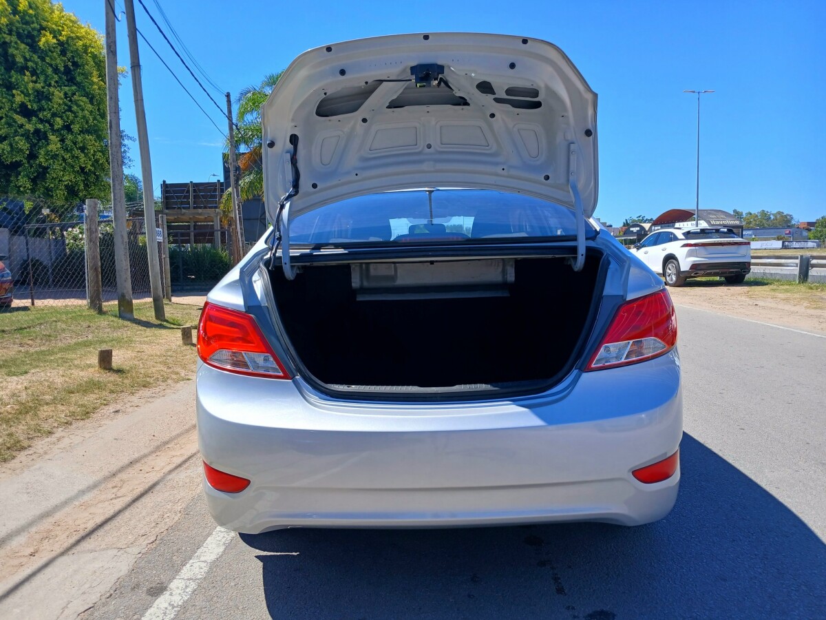 Hyundai Accent GL 1.4 EXCELENTE ESTADO! | Permuta / Financia Hyundai Accent GL 1.4 EXCELENTE ESTADO! | Permuta / Financia