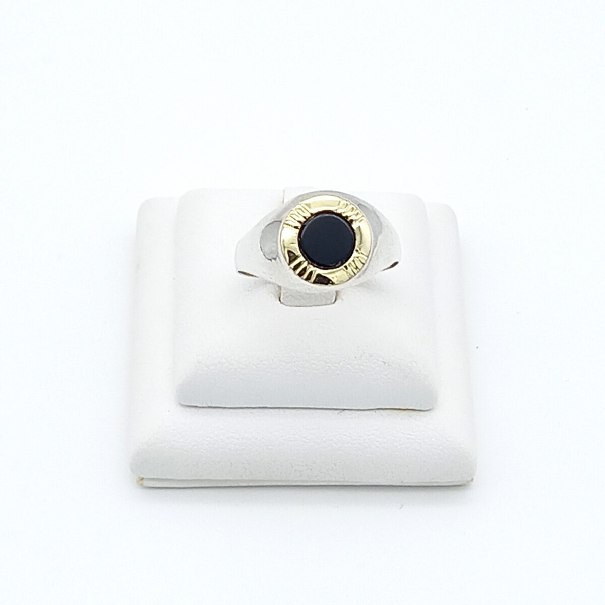 Anillo de plata 925 y double en oro 18 ktes con ónix. 
