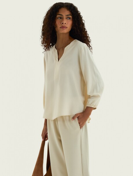BLUSA DE MANGA TRES CUARTOS EN VISCOSA BEIGE