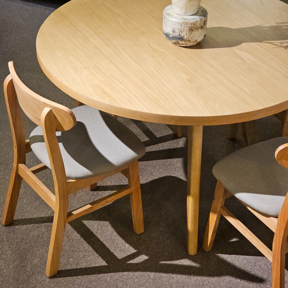 Mesa de comedor redonda Modena -120cm de diámetro, Roble (por pedido) Mesa de comedor redonda Modena -120cm de diámetro, Roble (por pedido)