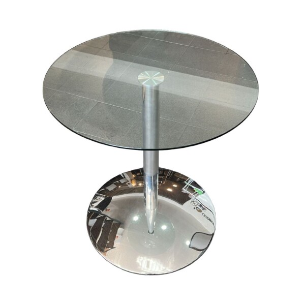 Mesa lateral redonda con tapa de vidrio - Producto con detalles. Mesa lateral redonda con tapa de vidrio - Producto con detalles.