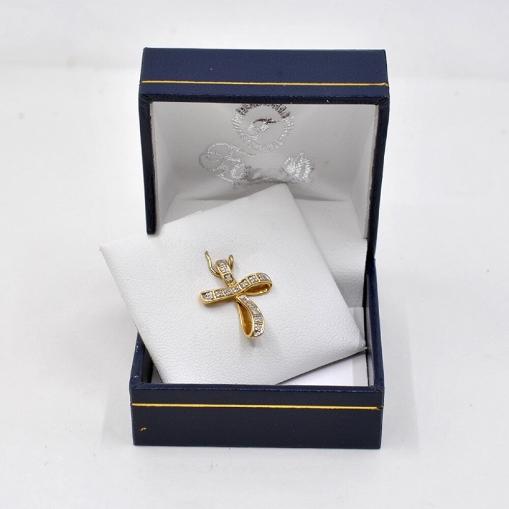 Cruz de oro 18K amarillo y brillantes 20 x 16 mm. Cruz de oro 18K amarillo y brillantes 20 x 16 mm.