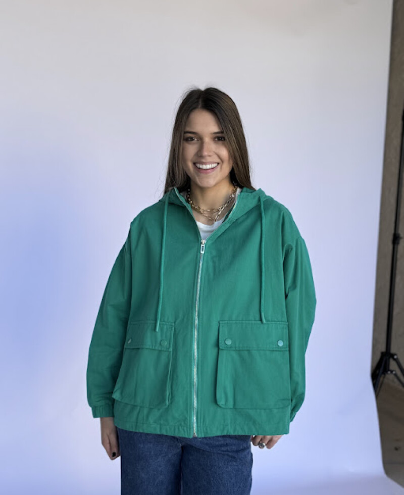 Campera Gabardina con cierre verde