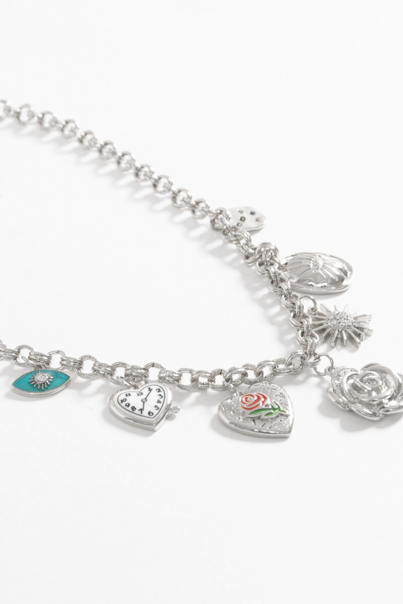 Collar cadena múltiples dijes plateado