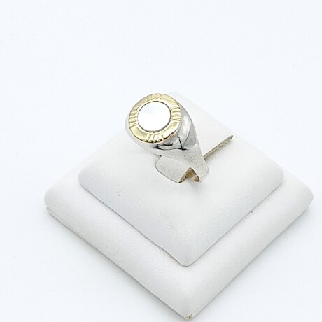 Anillo de plata 925 double en oro 18 ktes y nácar. Anillo de plata 925 double en oro 18 ktes y nácar.