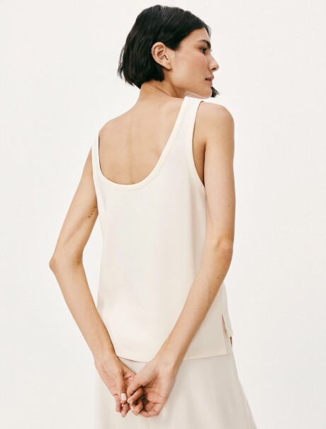BLUSA CON DESCOTE EN U BLANCO
