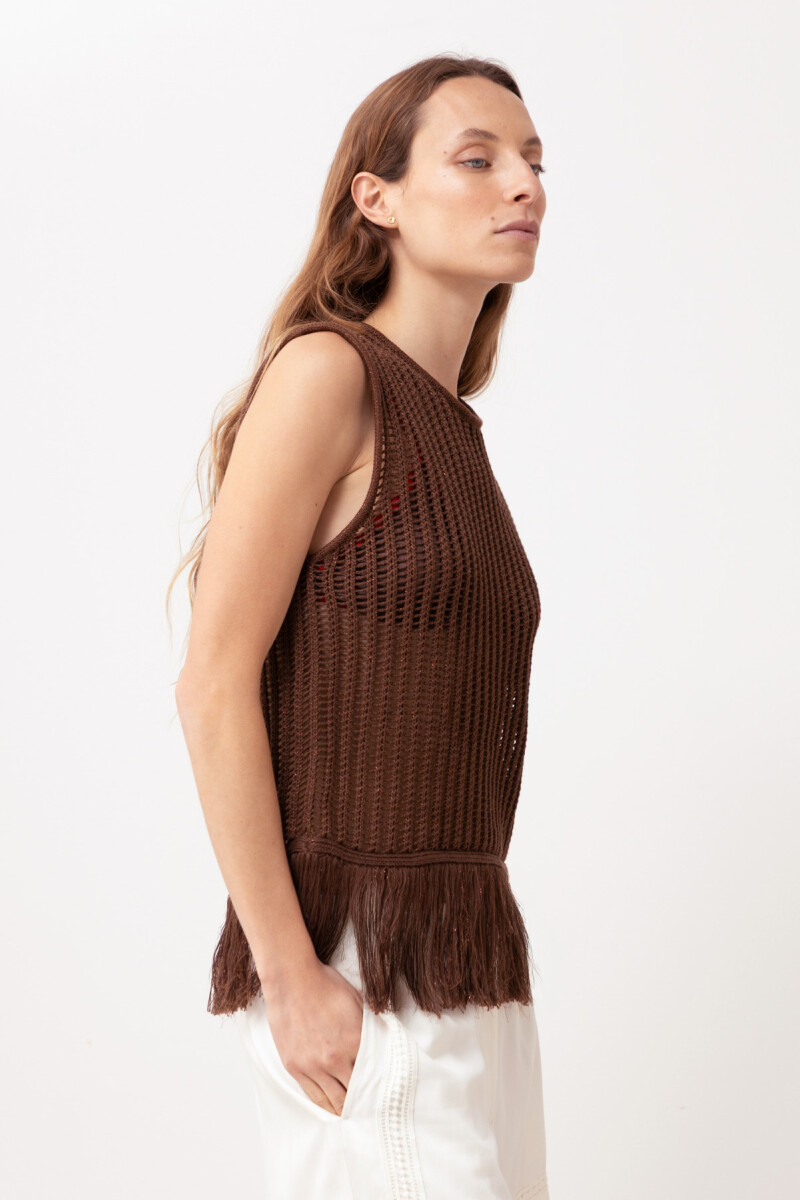 Top calado con flecos chocolate