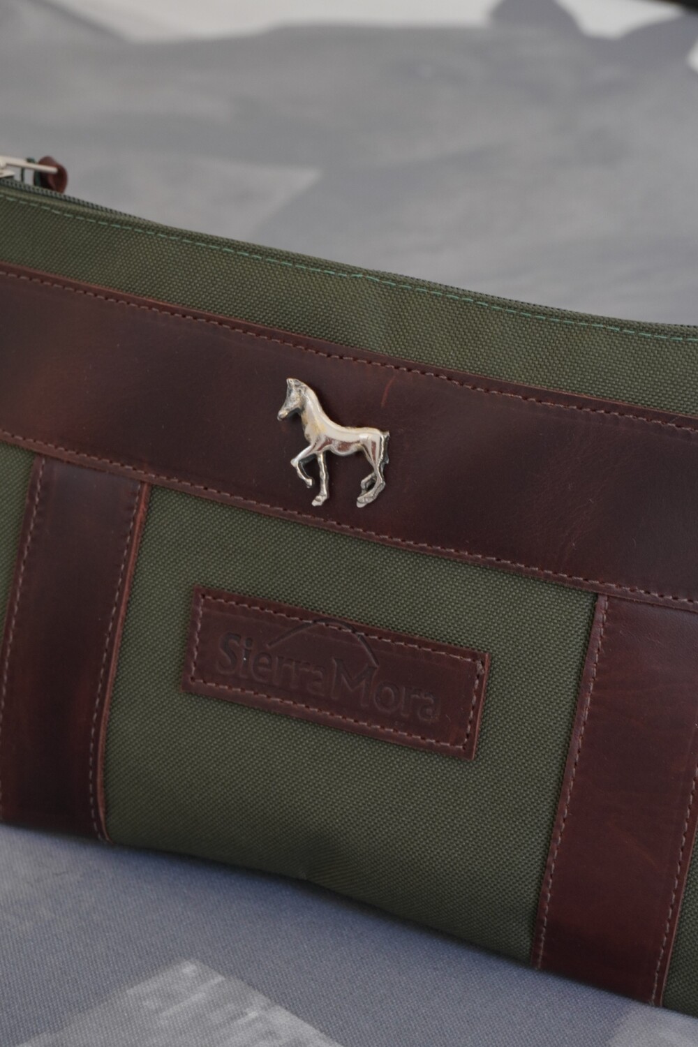 Sobre Cartuchera Mustang Chocolate / Verde Seco