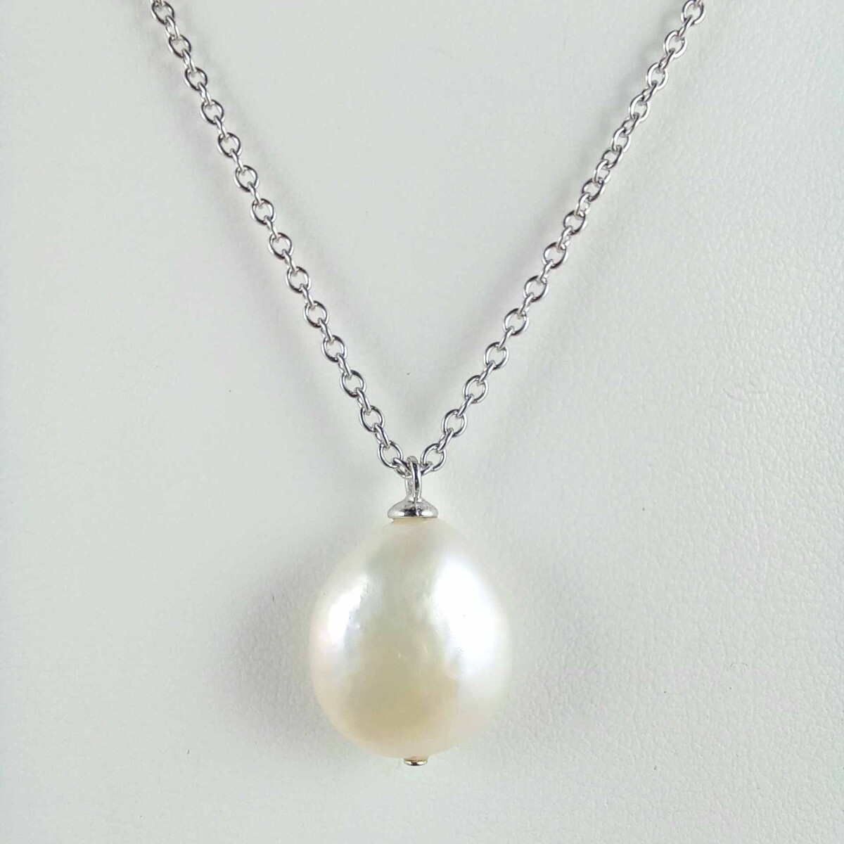 Cadena de plata 925 con perla barroca. 