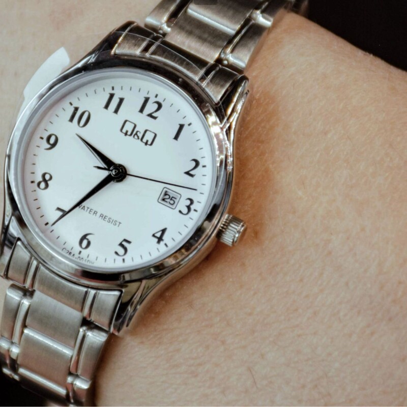 Reloj Análogo Q&Q Resistente al agua Mujer – Plateado Reloj Análogo Q&Q Resistente al agua Mujer – Plateado
