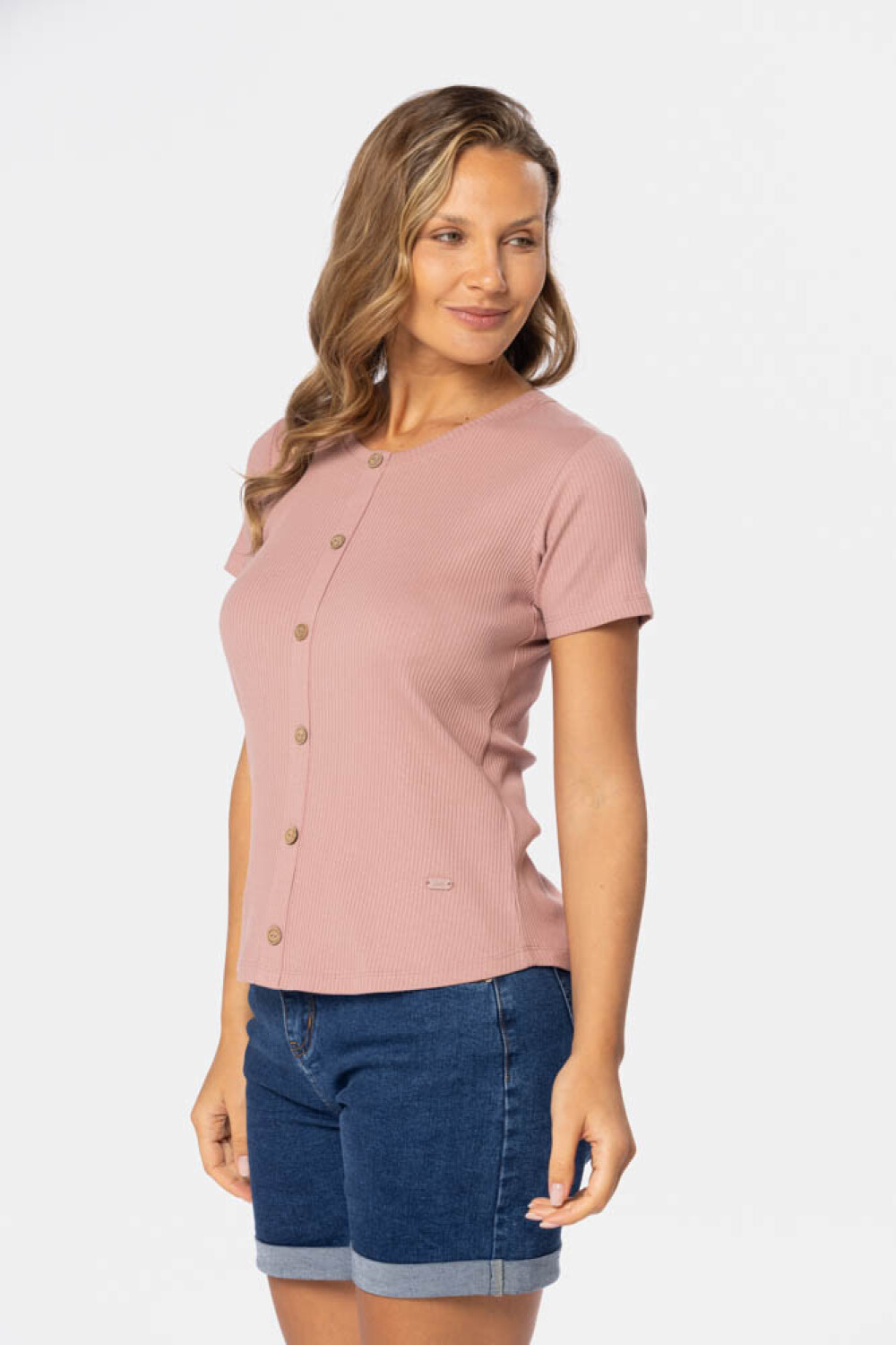 REMERA CON BOTONES Rosado