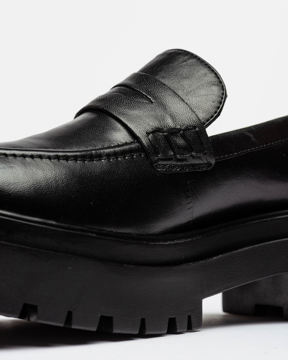 Mocasín Claire En Cuero Liso Negro