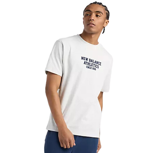Remera New Balance Varsity Graphic Remera New Balance Varsity Graphic