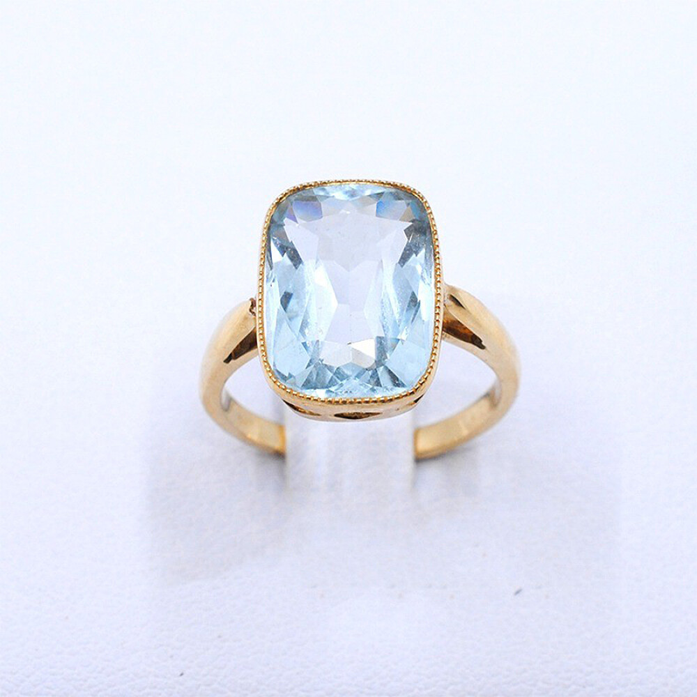 Anillo En Oro 18K Con Aguamarina Anillo En Oro 18K Con Aguamarina