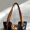 Cartera FILIPPA De Cuero Con Arte Pintada A Mano Color Negro Y Terra