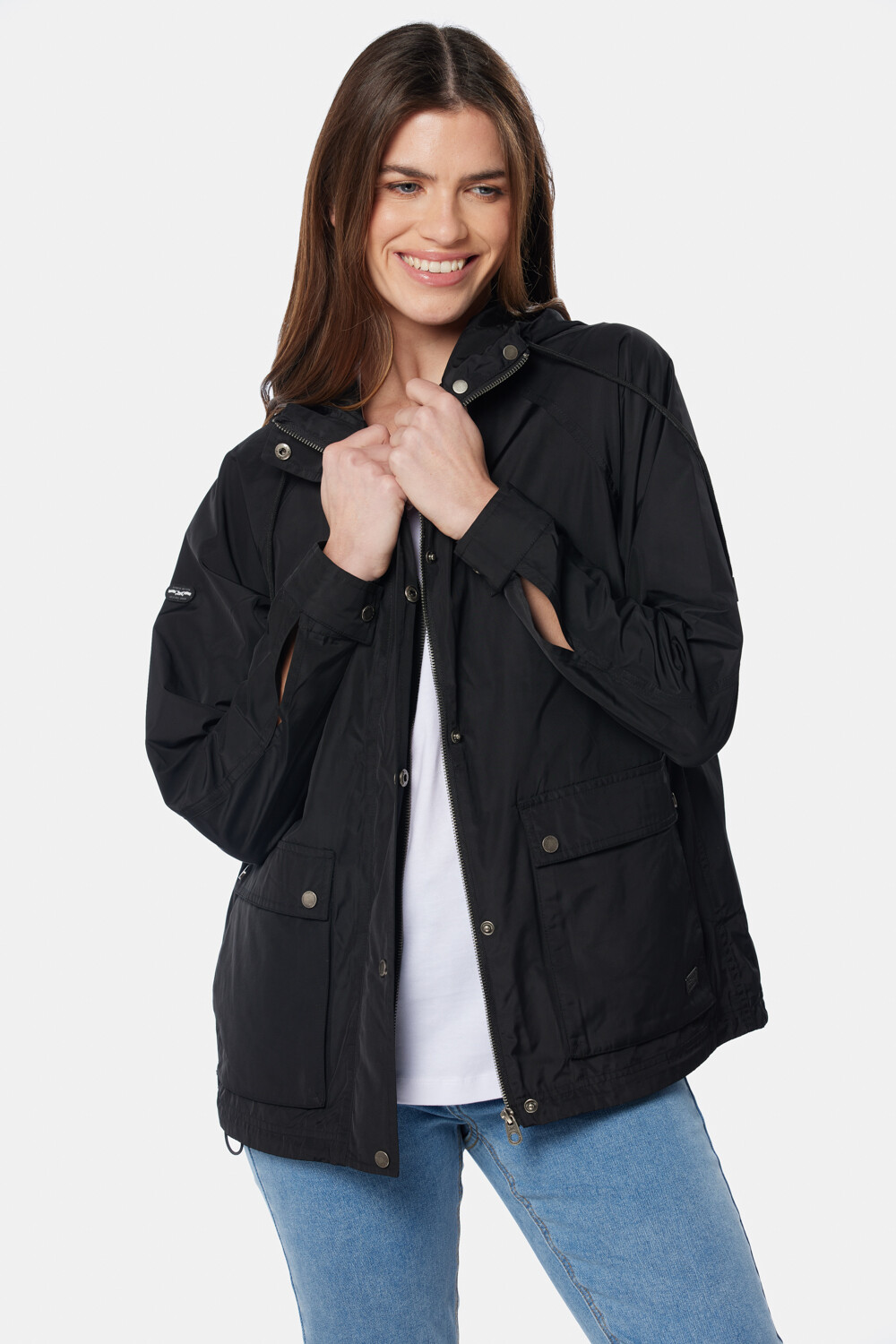 CAMPERA DE NYLON CON CAPUCHA Negro