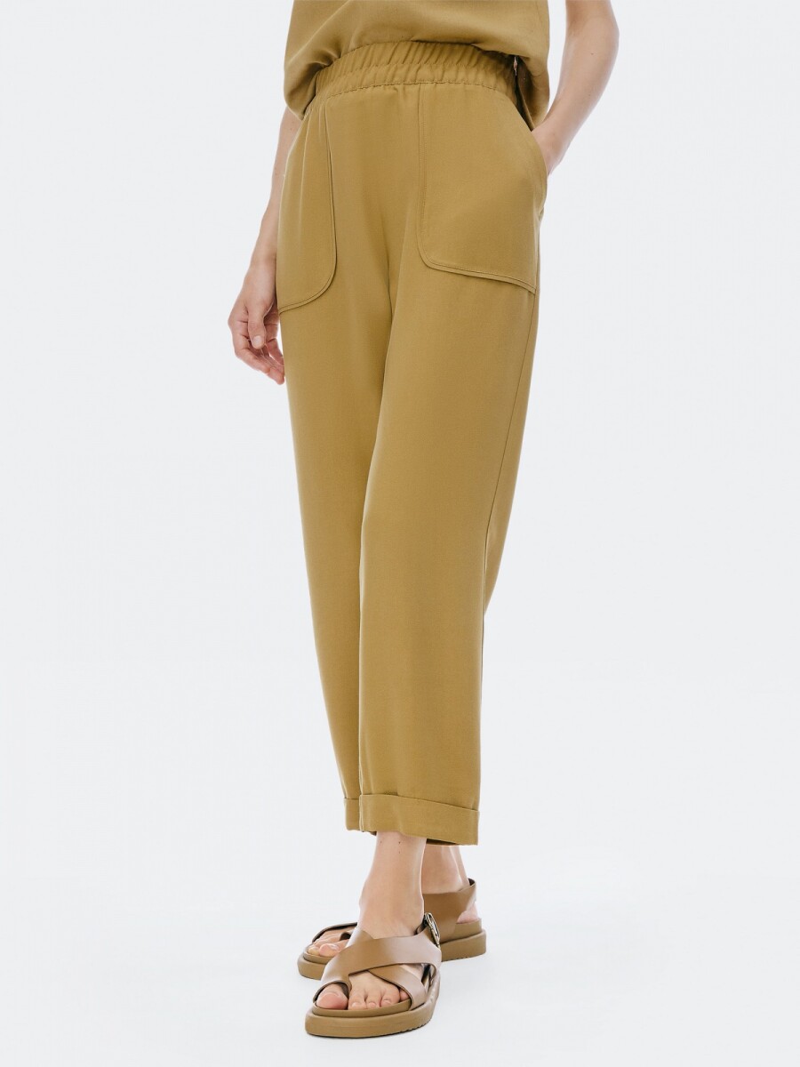 PANTALÓN DE TIRO ALTO CON BOLSILLOS - MARRÓN 