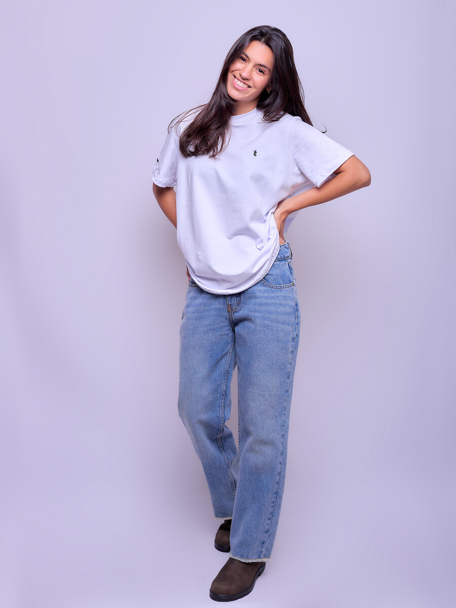 Remera Cerdeña - Blanca con logo verde 