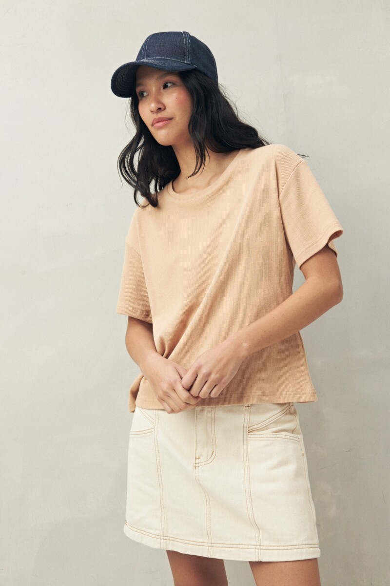 REMERA BASILE - Caramelo 