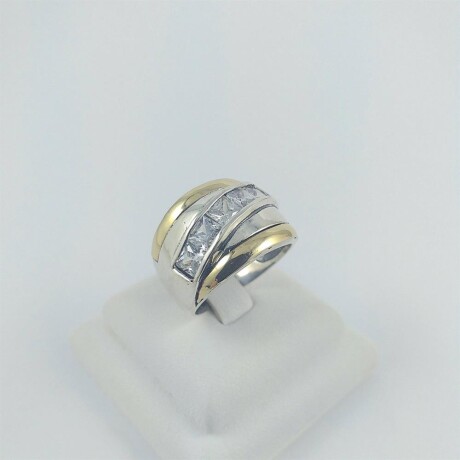 Anillo de plata 925 con detalles de double en oro 18 Ktes y circonias baguette cruzadas. Anillo de plata 925 con detalles de double en oro 18 Ktes y circonias baguette cruzadas.