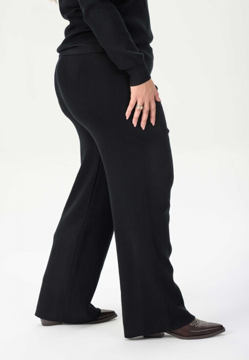 Pantalon refugio NEGRO