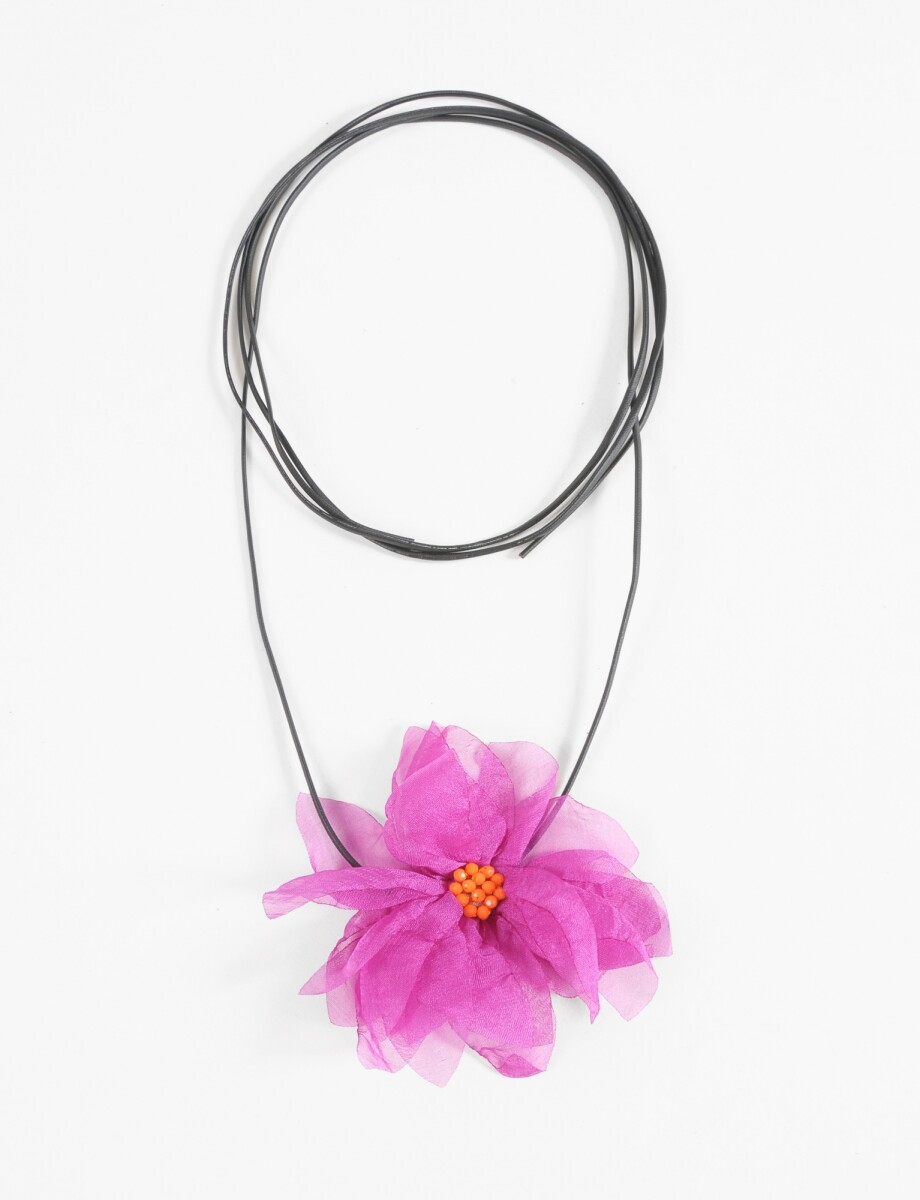 Collar cordón flor petálos mostacilla - fucsia 