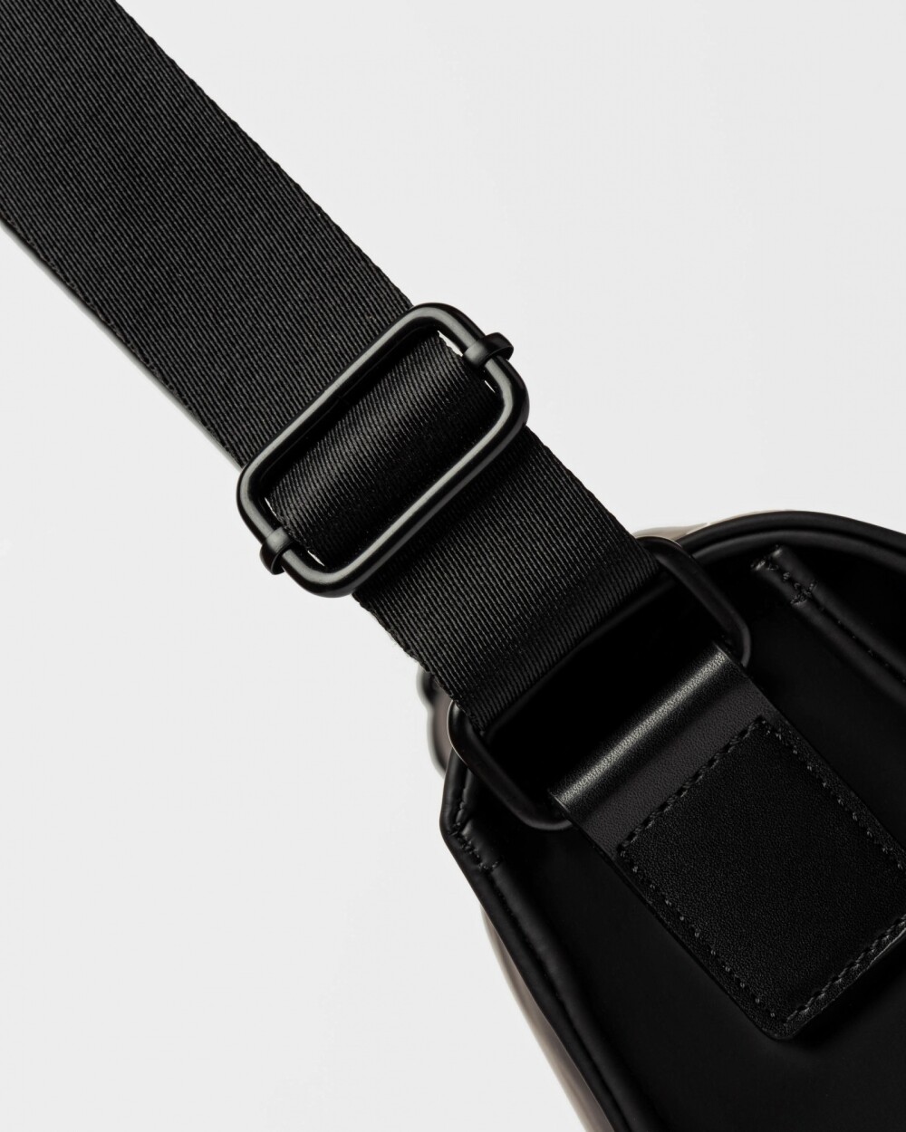 Bandolera Daily en efecto cuero rubber Negro