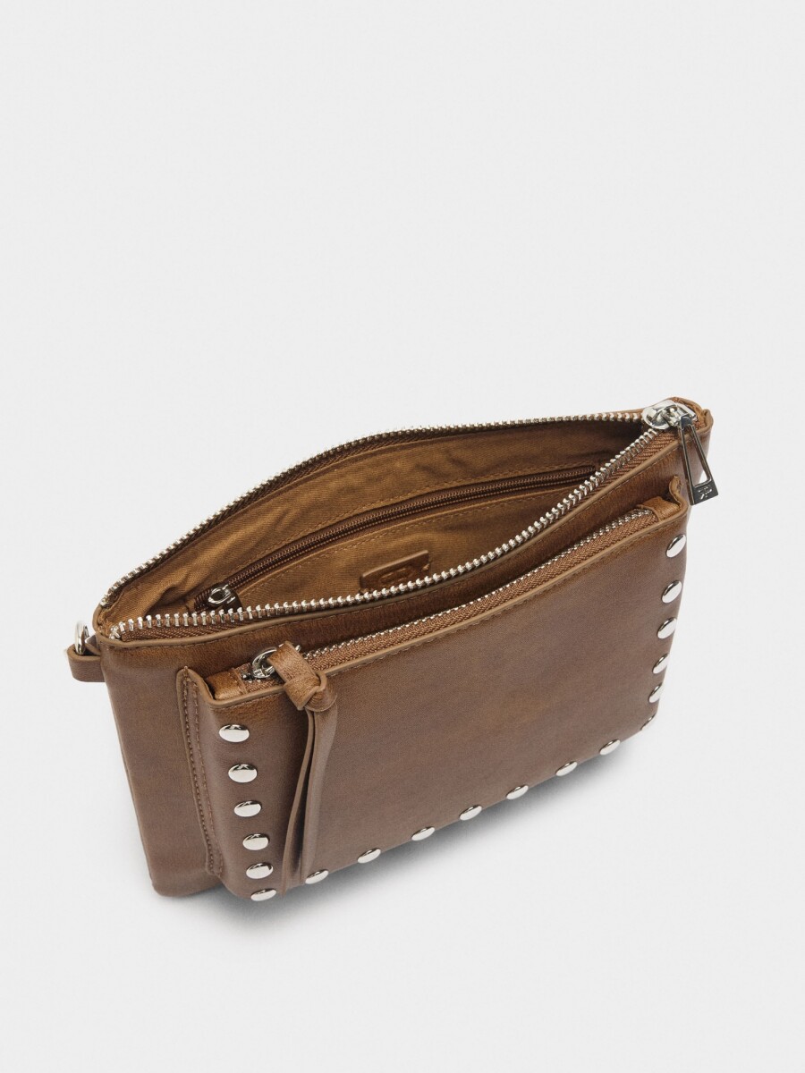 Bolso Bandolera Con Tachuelas camel