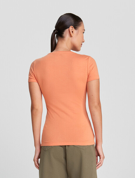 CAMISETA BÁSICA MANGA CORTA CUELLO EN V NARANJA OSCURO