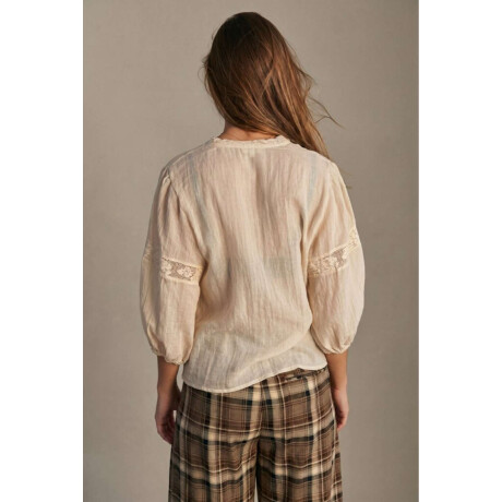 Blusa Con Encajes Bordados Arena