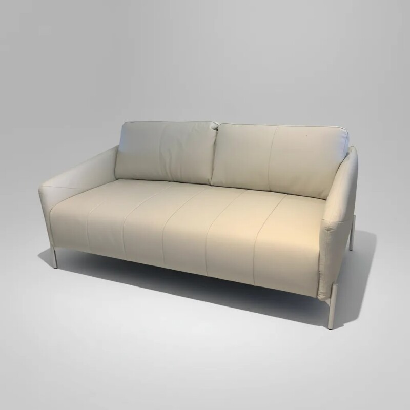 SOFA 2 CUERPOS - 100% CUERO - MODELO SANTIAGO - COLOR PERLA - PATAS CHAMPAGNE SOFA 2 CUERPOS - 100% CUERO - MODELO SANTIAGO - COLOR PERLA - PATAS CHAMPAGNE