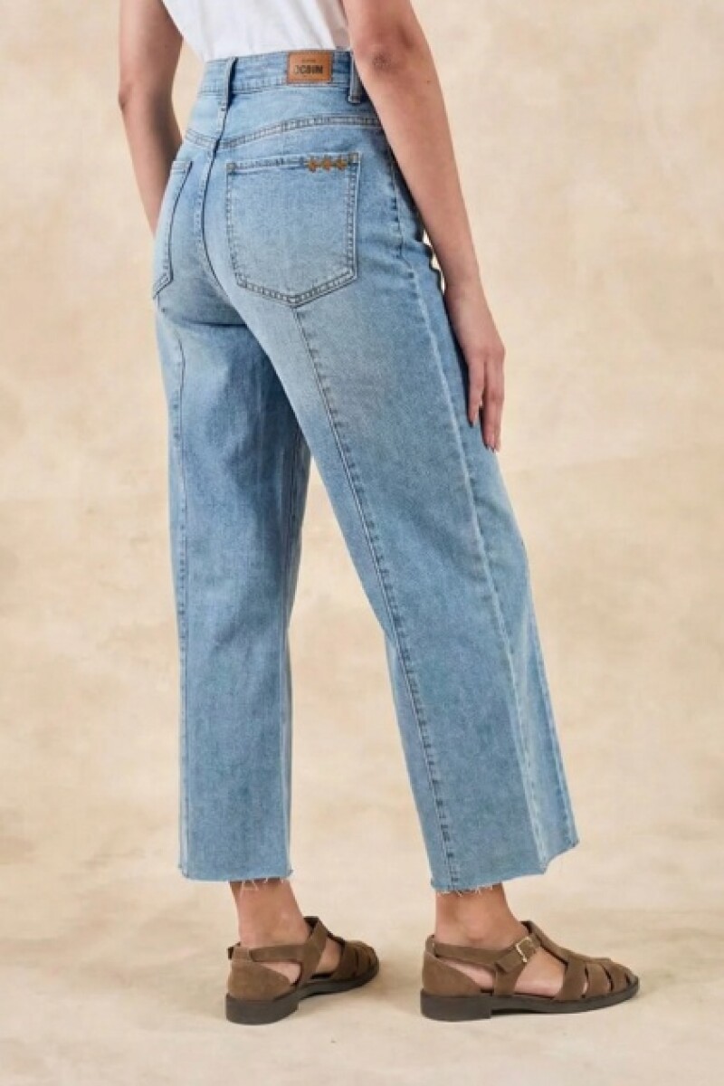 Jean Recto Con Cortes Denim