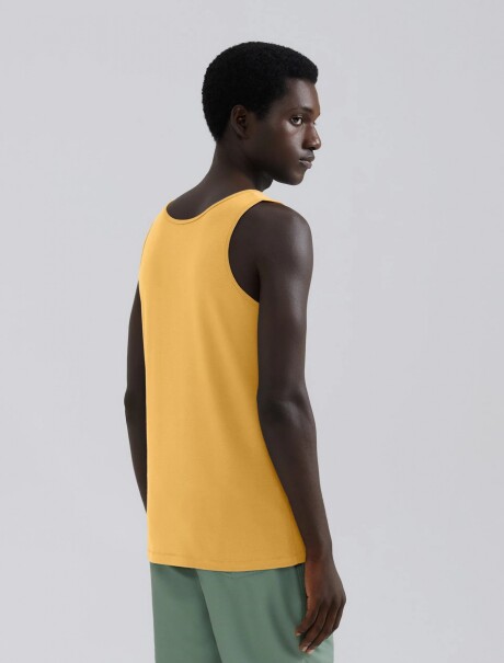 MUSCULOSA BÁSICA MASCULINA MODELO SLIM AMARILLO