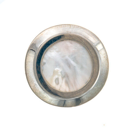 Anillo de plata 925 con nácar. Anillo de plata 925 con nácar.