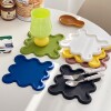 Posavasos ondeado de colores negro
