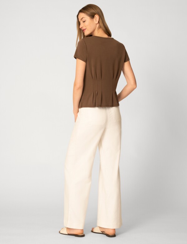 Remera Alforzas MARRON