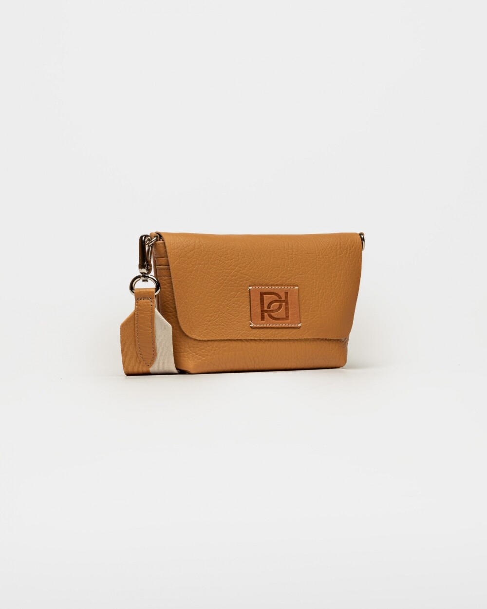 Mini bag Nina en cuero graneado Cuoio