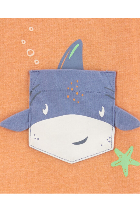 Remera de algodón, manga corta, estampa tiburón Remera de algodón, manga corta, estampa tiburón