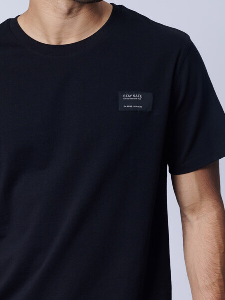 Remera Parche Negro