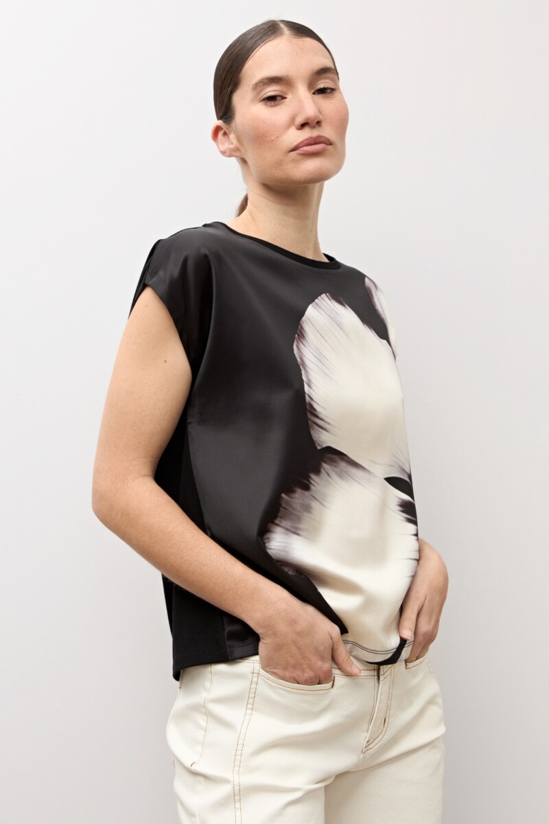 Blusa frente estampado negro