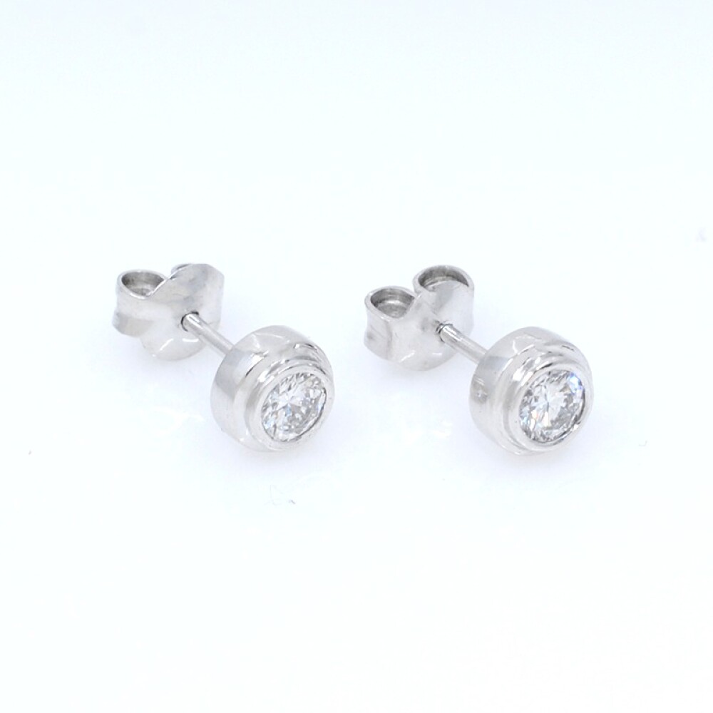 Caravanas en oro blanco 18k y brillantes Caravanas en oro blanco 18k y brillantes