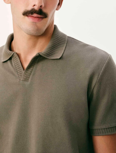 POLO TEXTURIZADO DE MANGA CORTA VERDE