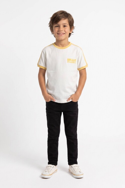 Remera m/c con vivos y estampa CRUDO