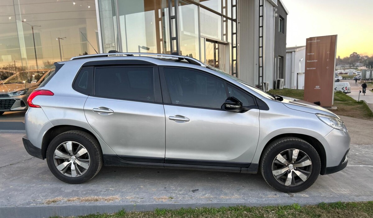 Peugeot 2008 Feline 1.6 2019 Peugeot 2008 Feline 1.6 2019