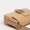 Cartera al hombro Signature en cuero charol Camel